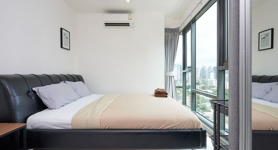 For sale 1 bed condo in Khlong Toei, Bangkok