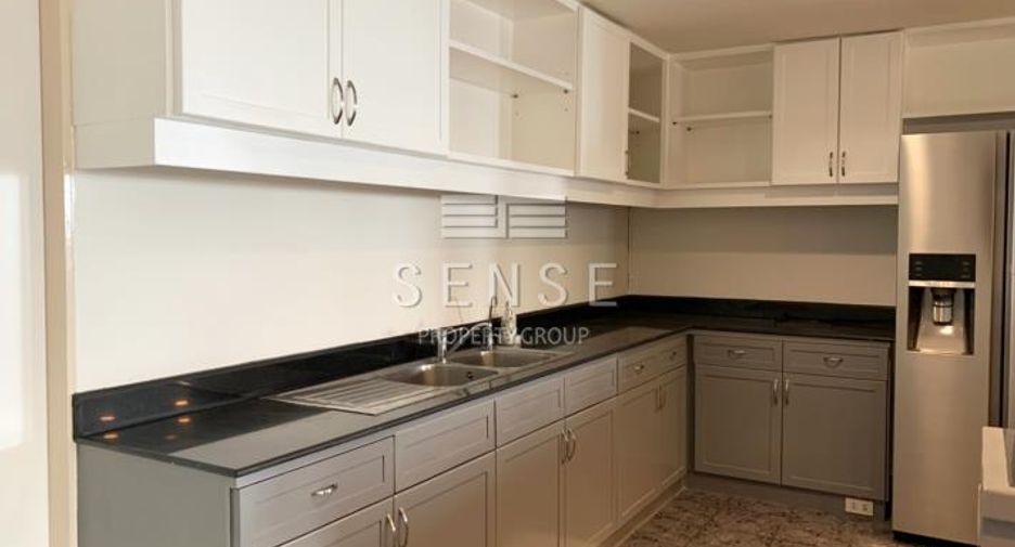 For sale and for rent 4 bedrooms condo in Watthana, Bangkok