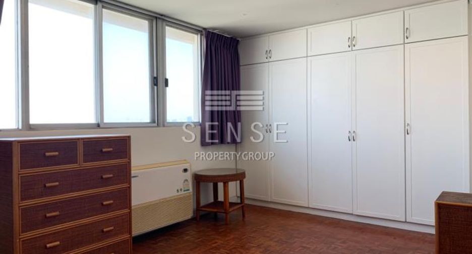 For sale and for rent 4 bedrooms condo in Watthana, Bangkok