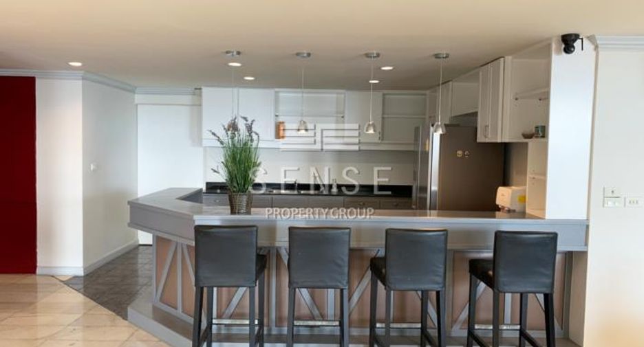 For sale and for rent 4 bedrooms condo in Watthana, Bangkok