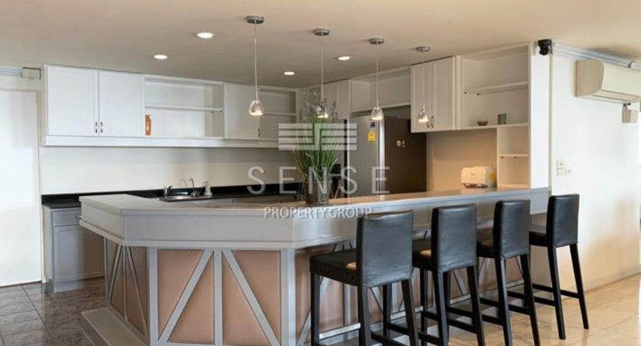 For sale and for rent 4 bedrooms condo in Watthana, Bangkok