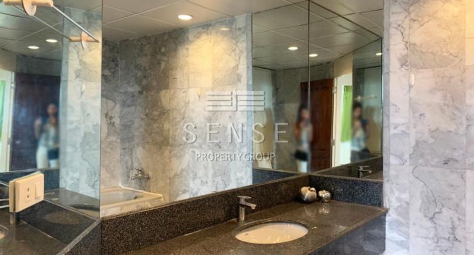 For sale and for rent 4 bedrooms condo in Watthana, Bangkok
