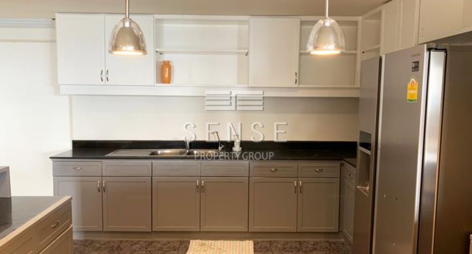 For sale and for rent 4 bedrooms condo in Watthana, Bangkok