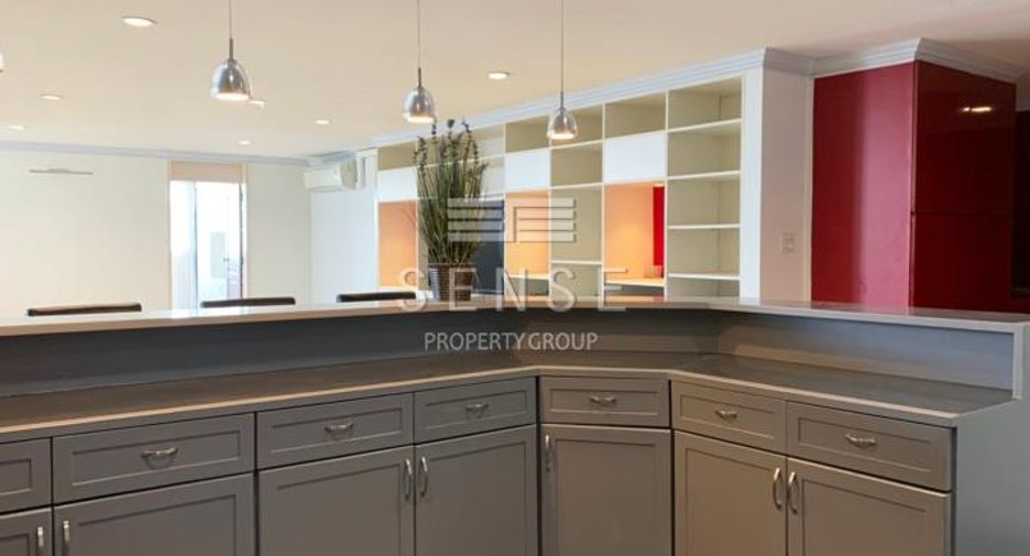 For sale and for rent 4 bedrooms condo in Watthana, Bangkok