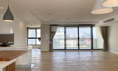 For rent 3 bed condo in Watthana, Bangkok