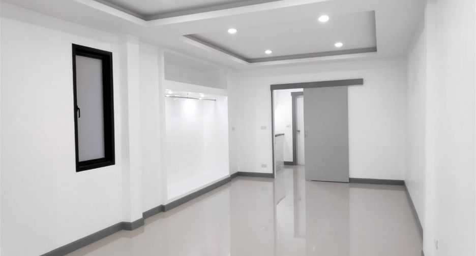 For rent 4 bed office in Sathon, Bangkok