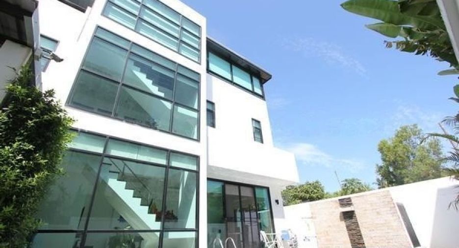 For rent and for sale 3 bedrooms villa in Mueang Phuket, Phuket