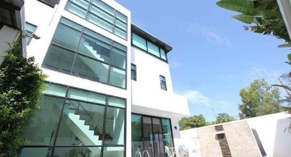 For rent and for sale 3 bedrooms villa in Mueang Phuket, Phuket