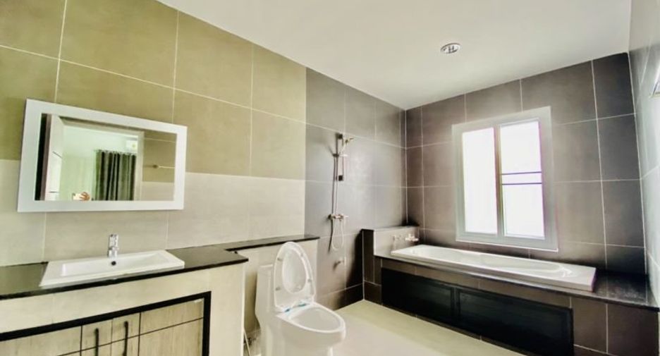 For rent 5 bedrooms house in Bang Lamung, Chonburi