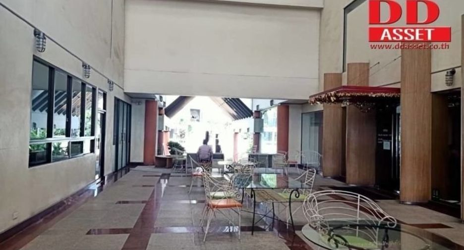For sale 7 bed retail Space in Khan Na Yao, Bangkok