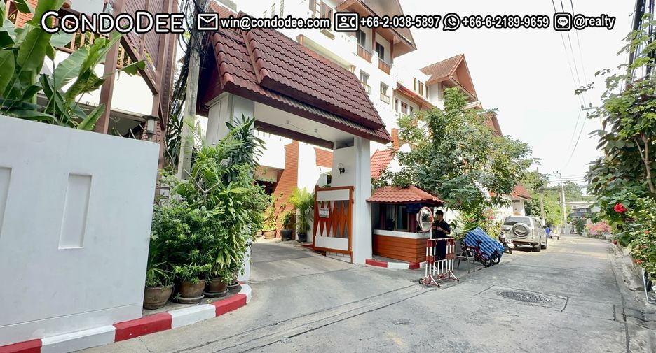 For sale 4 Beds townhouse in Watthana, Bangkok