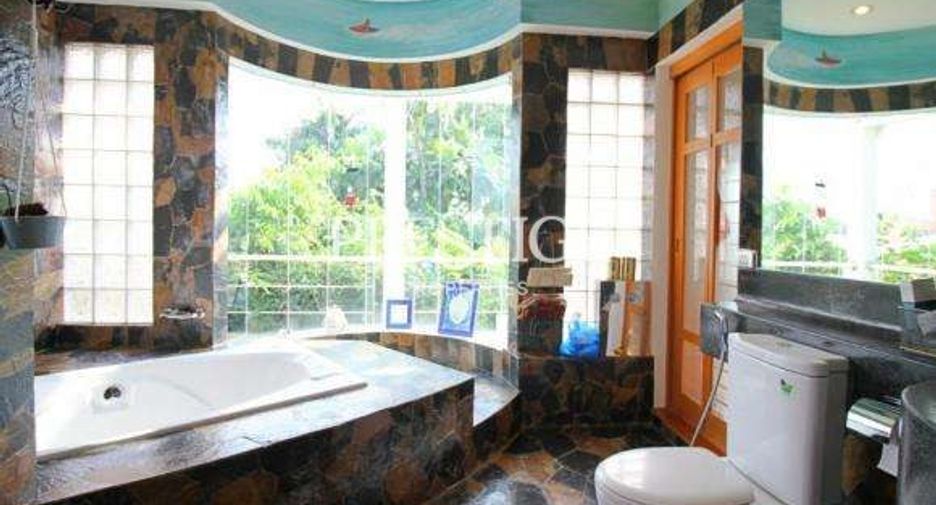 Haus zum Kauf mit 6 Zimmer in Bang Lamung, Chonburi