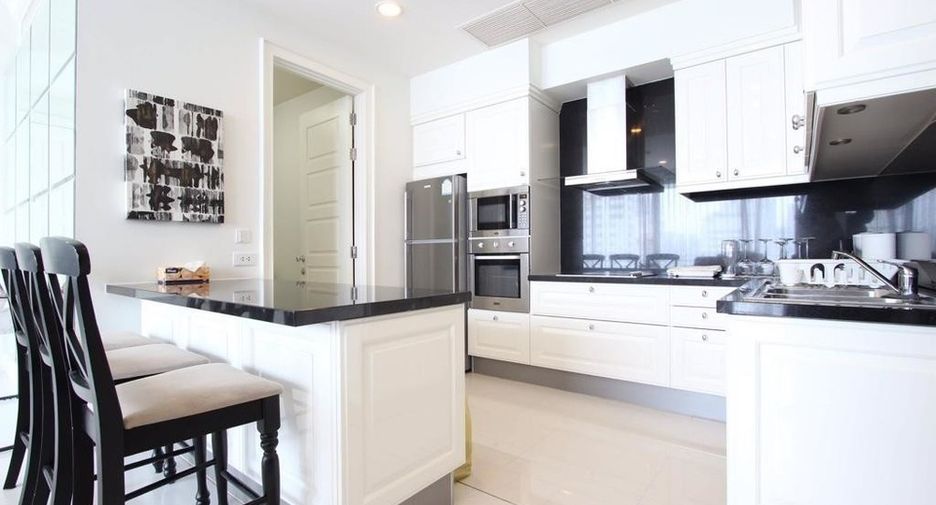 For rent 3 bedrooms condo in Watthana, Bangkok