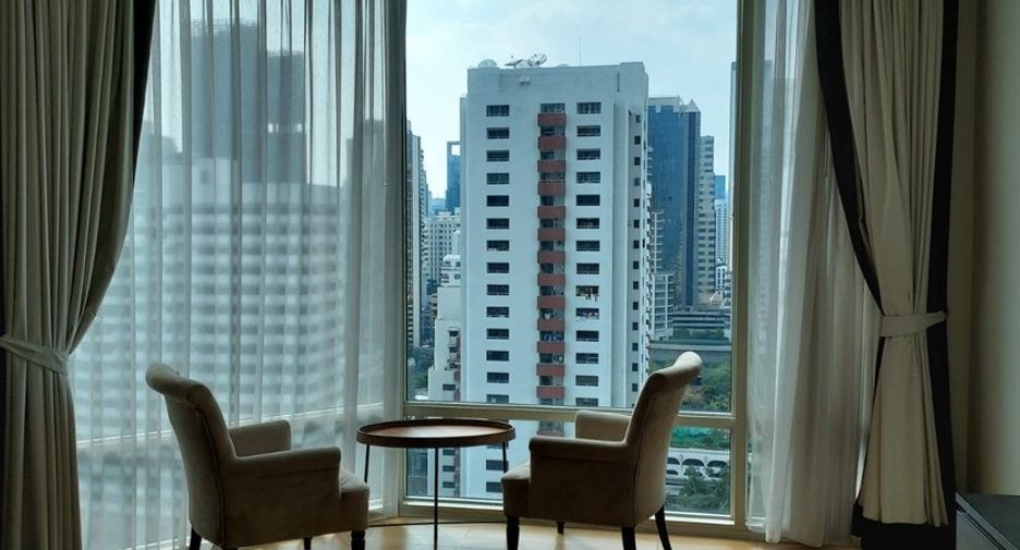 For rent 3 bedrooms condo in Watthana, Bangkok