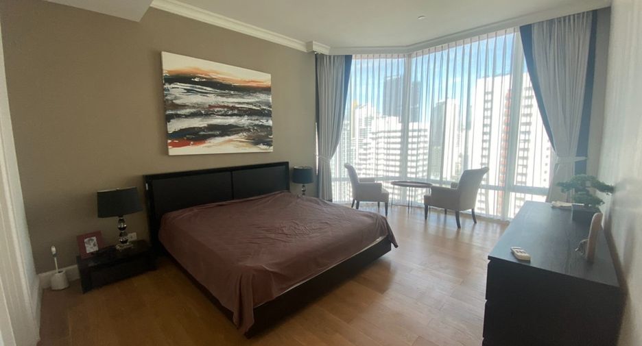 For rent 3 bedrooms condo in Watthana, Bangkok