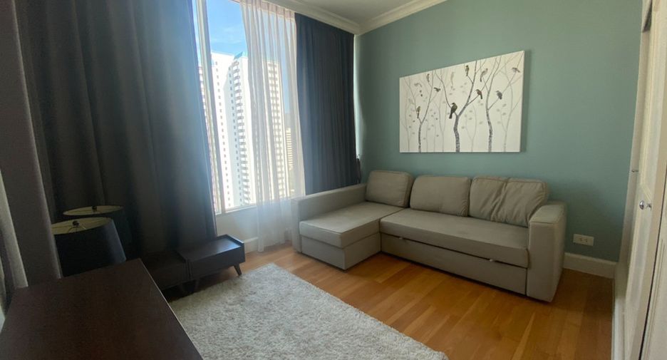 For rent 3 bedrooms condo in Watthana, Bangkok