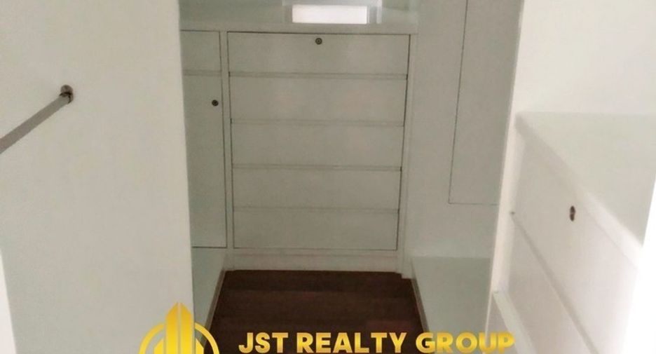 For sale 3 bedrooms condo in Pathum Wan, Bangkok