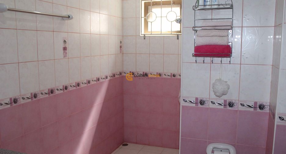 For rent and for sale 4 bedrooms house in Bang Lamung, Chonburi
