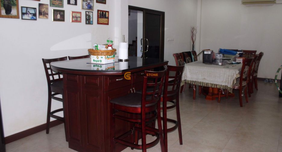 For rent and for sale 4 bedrooms house in Bang Lamung, Chonburi