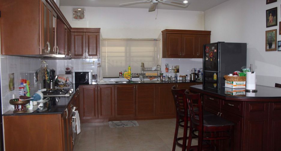 For rent and for sale 4 bedrooms house in Bang Lamung, Chonburi