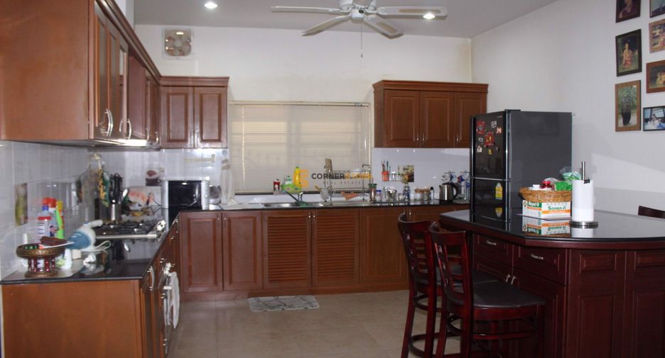 For rent and for sale 4 bedrooms house in Bang Lamung, Chonburi