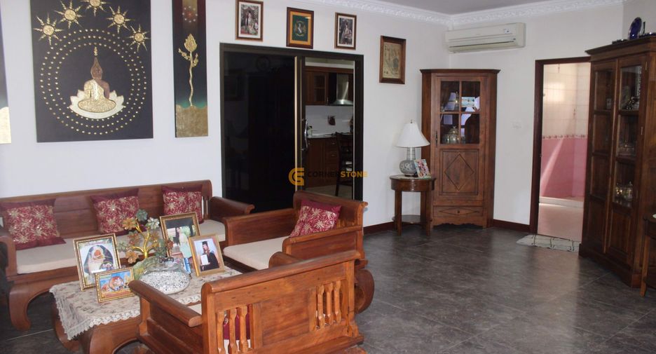 For rent and for sale 4 bedrooms house in Bang Lamung, Chonburi