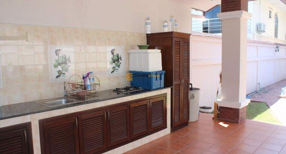 For rent and for sale 4 bedrooms house in Bang Lamung, Chonburi
