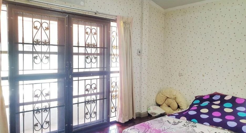 For sale 4 bedrooms house in Phasi Charoen, Bangkok