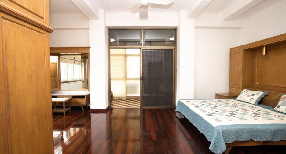 For rent 3 bedrooms apartment in Pathum Wan, Bangkok