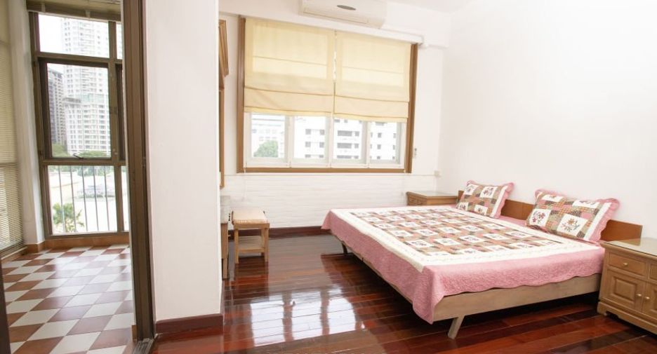 For rent 3 bedrooms apartment in Pathum Wan, Bangkok