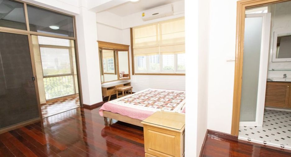 For rent 3 bedrooms apartment in Pathum Wan, Bangkok