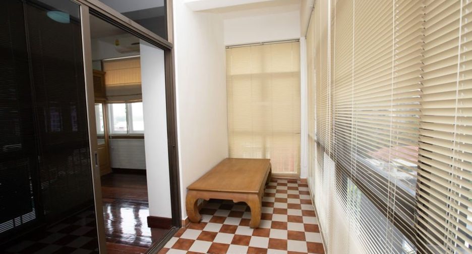 For rent 3 bedrooms apartment in Pathum Wan, Bangkok