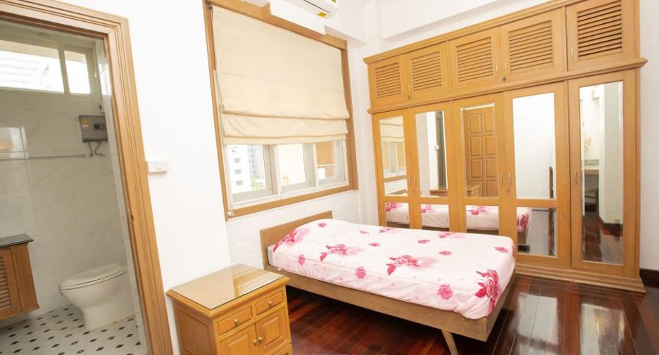 For rent 3 bedrooms apartment in Pathum Wan, Bangkok