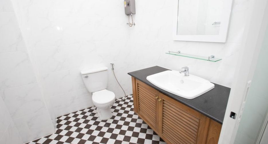 For rent 3 bedrooms apartment in Pathum Wan, Bangkok