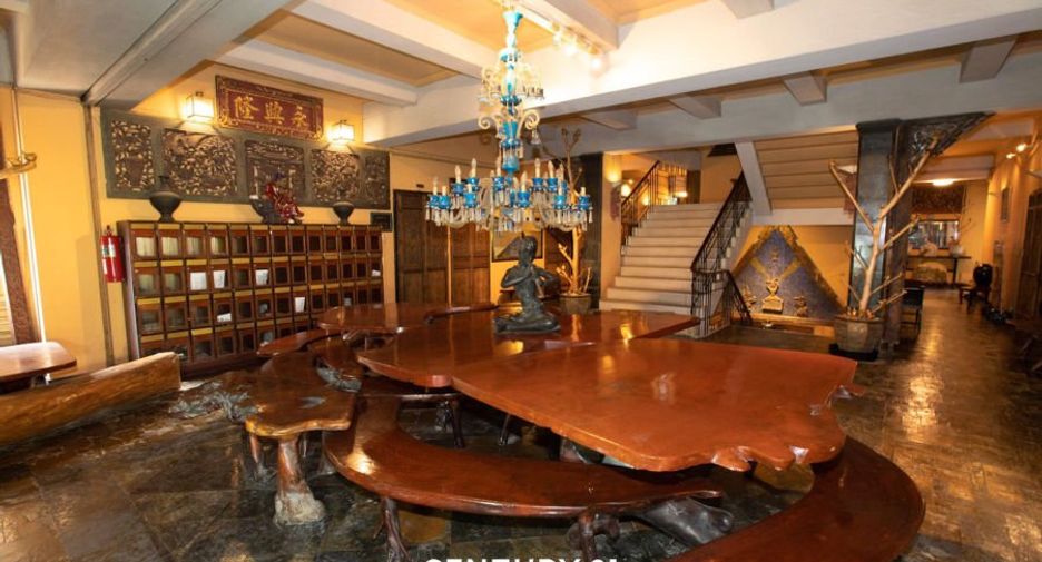For rent 3 bedrooms apartment in Pathum Wan, Bangkok