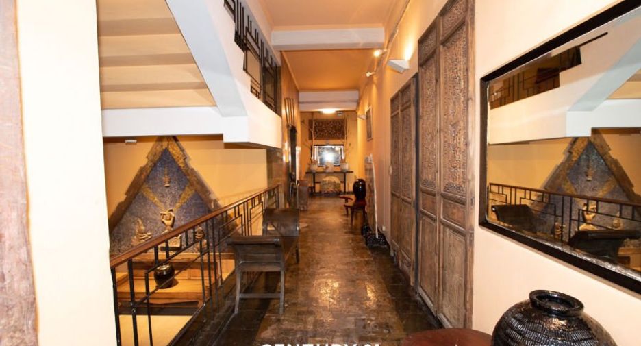 For rent 3 bedrooms apartment in Pathum Wan, Bangkok