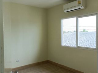 For sale 5 Beds townhouse in Saphan Sung, Bangkok