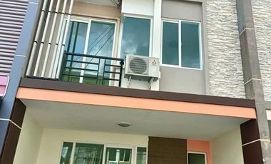 For sale 5 bed townhouse in Saphan Sung, Bangkok