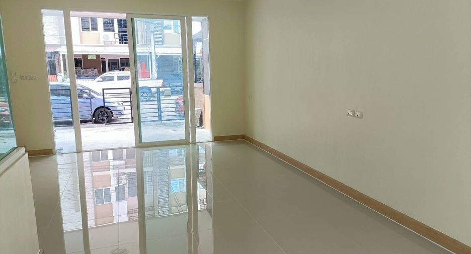 For sale 5 bed townhouse in Saphan Sung, Bangkok