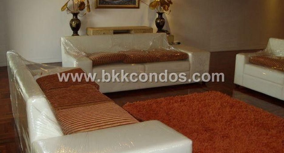 For rent 3 bed condo in Watthana, Bangkok