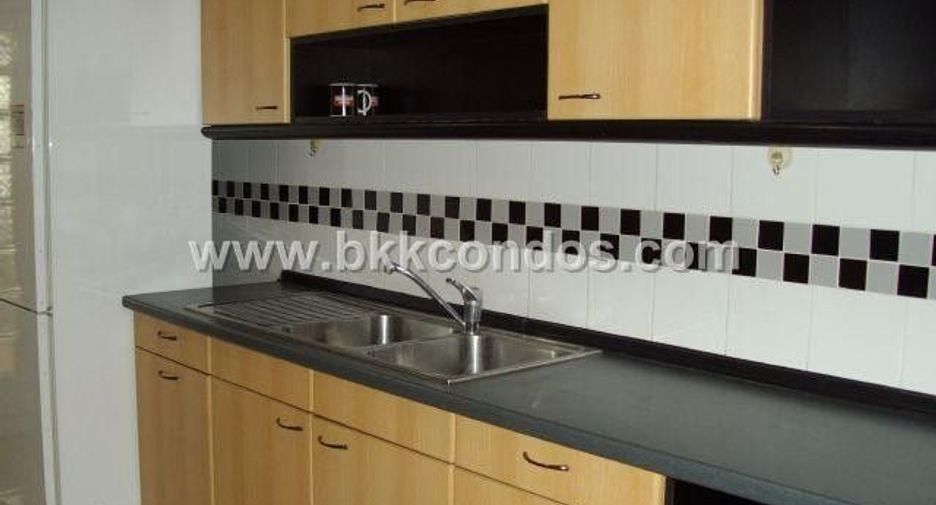 For rent 3 bed condo in Watthana, Bangkok