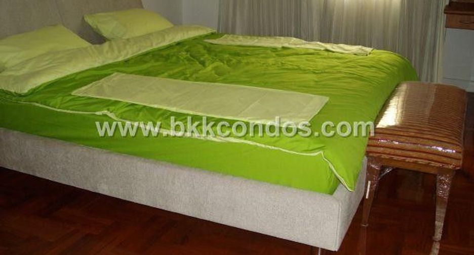 For rent 3 bed condo in Watthana, Bangkok
