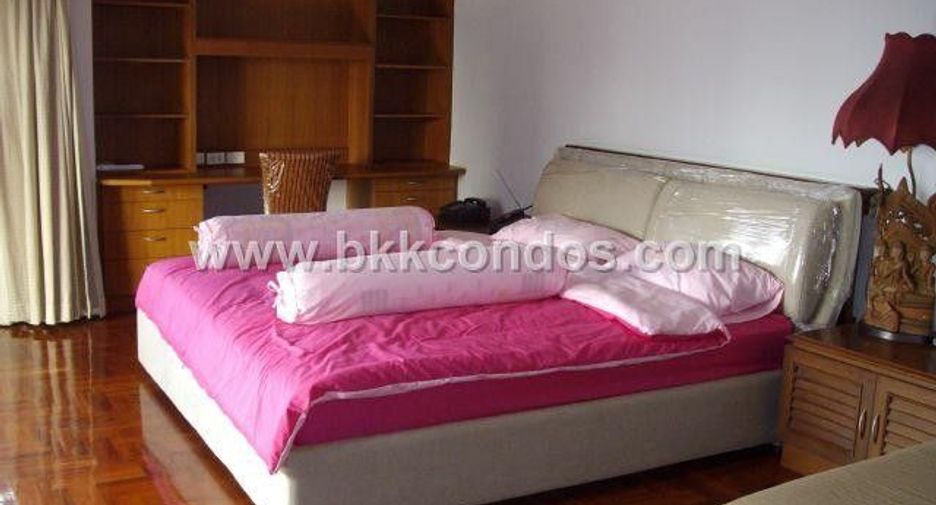 For rent 3 bed condo in Watthana, Bangkok