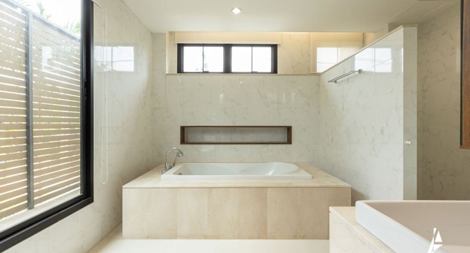 For rent 4 bedrooms house in Watthana, Bangkok