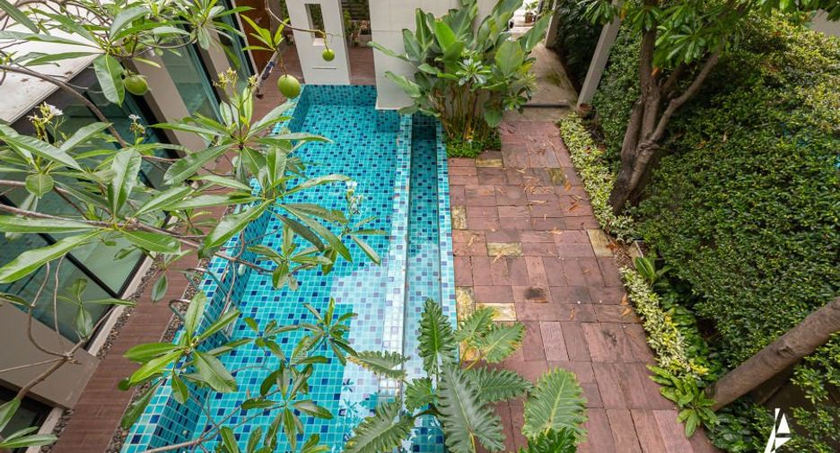 For rent 4 bedrooms house in Watthana, Bangkok