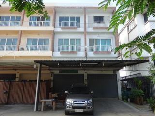 For sale 3 bedrooms retail Space in Bang Khun Thian, Bangkok