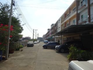 For sale 3 bedrooms retail Space in Bang Khun Thian, Bangkok