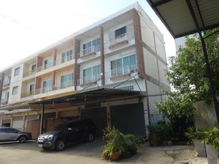 For sale 3 bedrooms retail Space in Bang Khun Thian, Bangkok