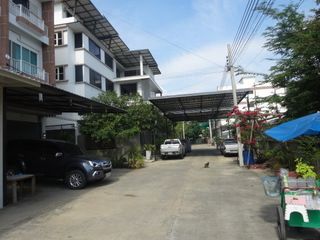 For sale 3 bedrooms retail Space in Bang Khun Thian, Bangkok