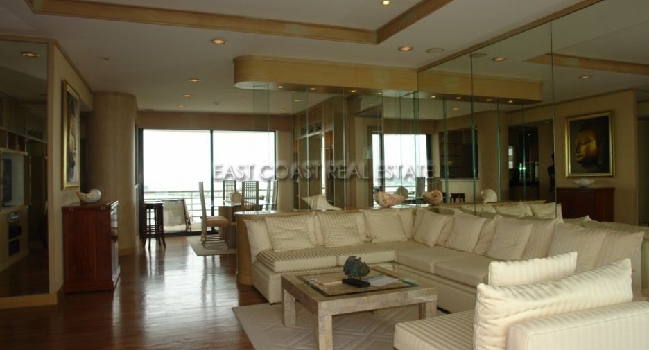 For rent 3 bedrooms condo in Bang Lamung, Chonburi